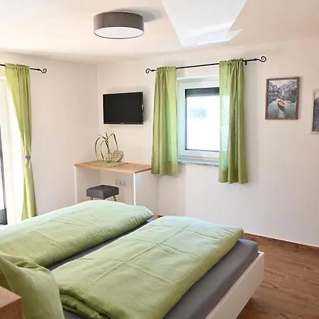 Biohof Auinger, Der Tiererlebnishof Apartment Aurach am Hongar Exterior photo