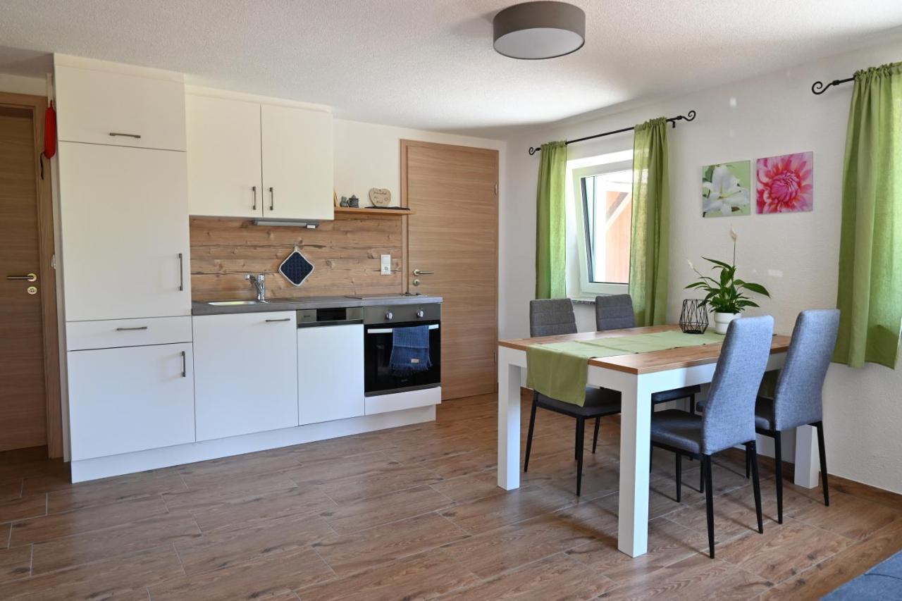 Biohof Auinger, Der Tiererlebnishof Apartment Aurach am Hongar