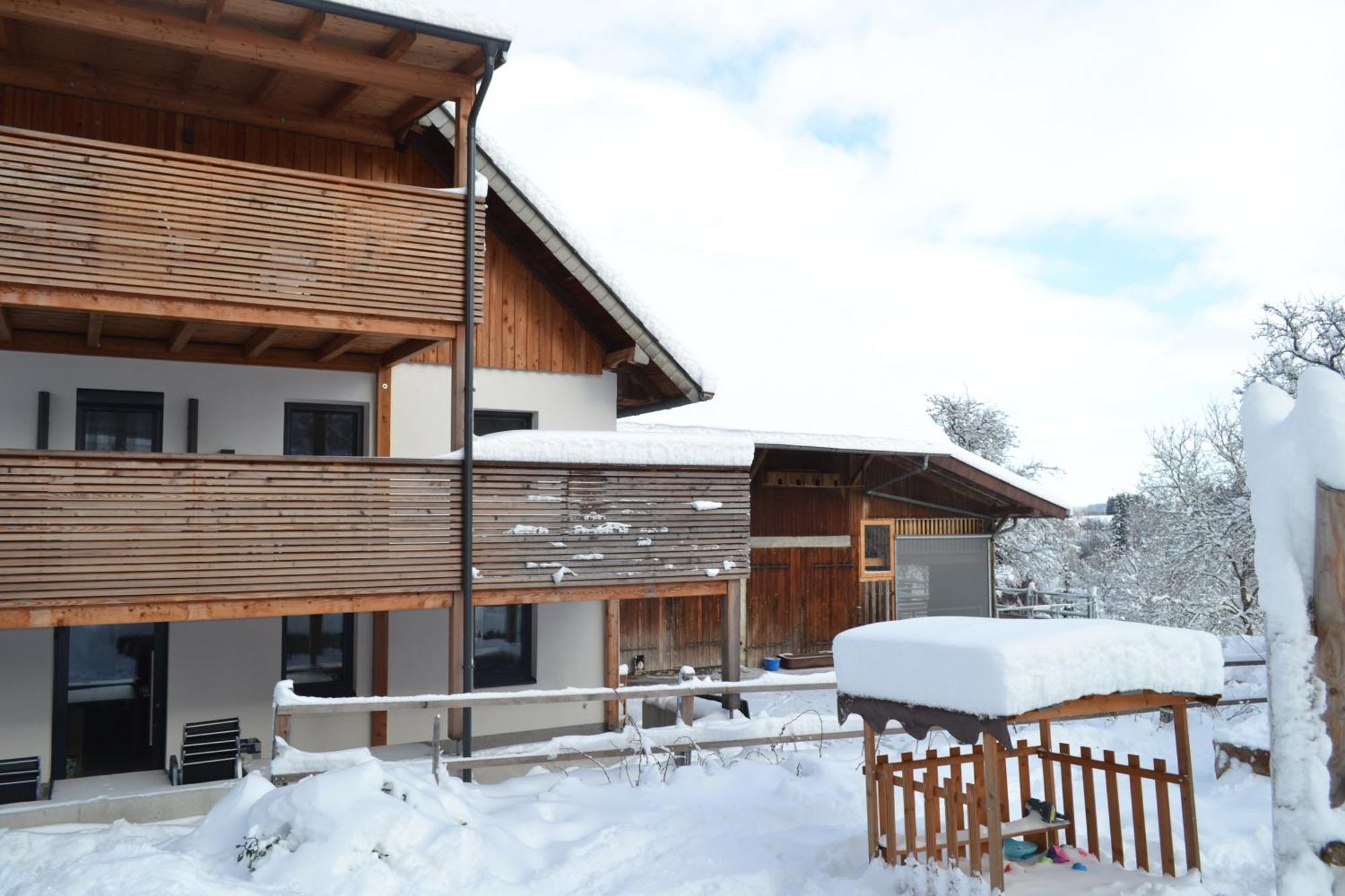 Apartmán Biohof Auinger, Der Tiererlebnishof Aurach am Hongar
